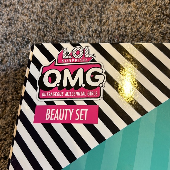 L.O.L. Surprise! Doll Beauty Set New in Box (box wear)   OMG POC Black Brown LOL - Picture 9 of 9